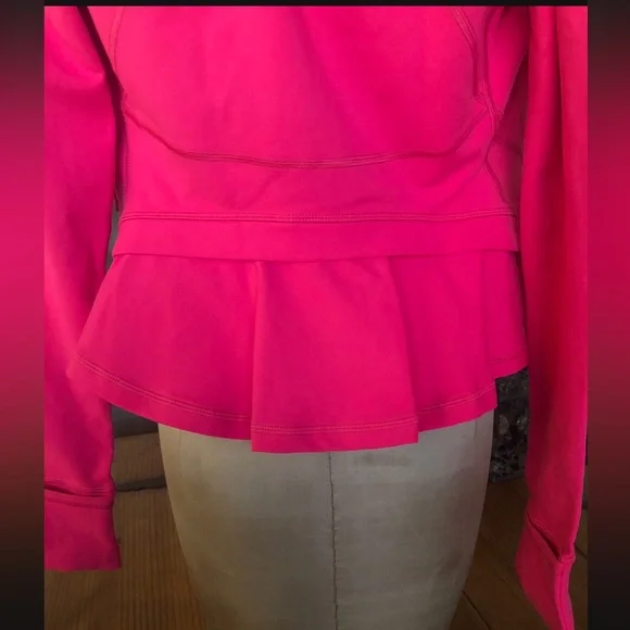 NEW⚡️RARE Lmtd. Edition Lululemon Hustle & Bustle Ruffle define berry jacket - Picture 5 of 8